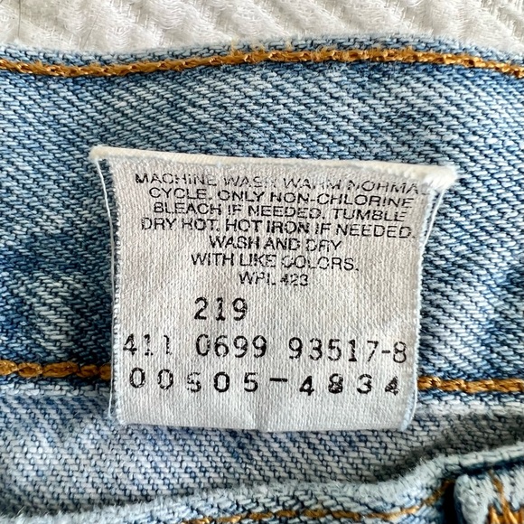 VINTAGE 90’s 505 Light Wash Levi’s Jeans - Picture 8 of 12